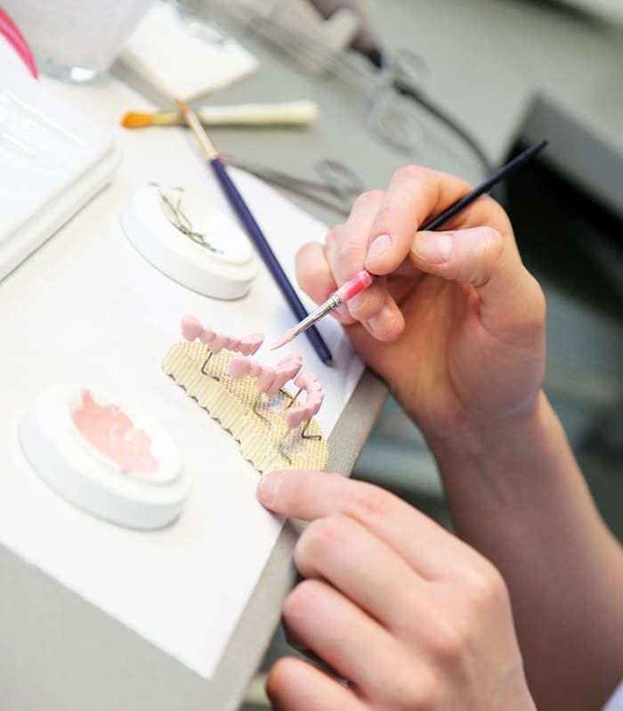 Dental Implantologie crear prótesis